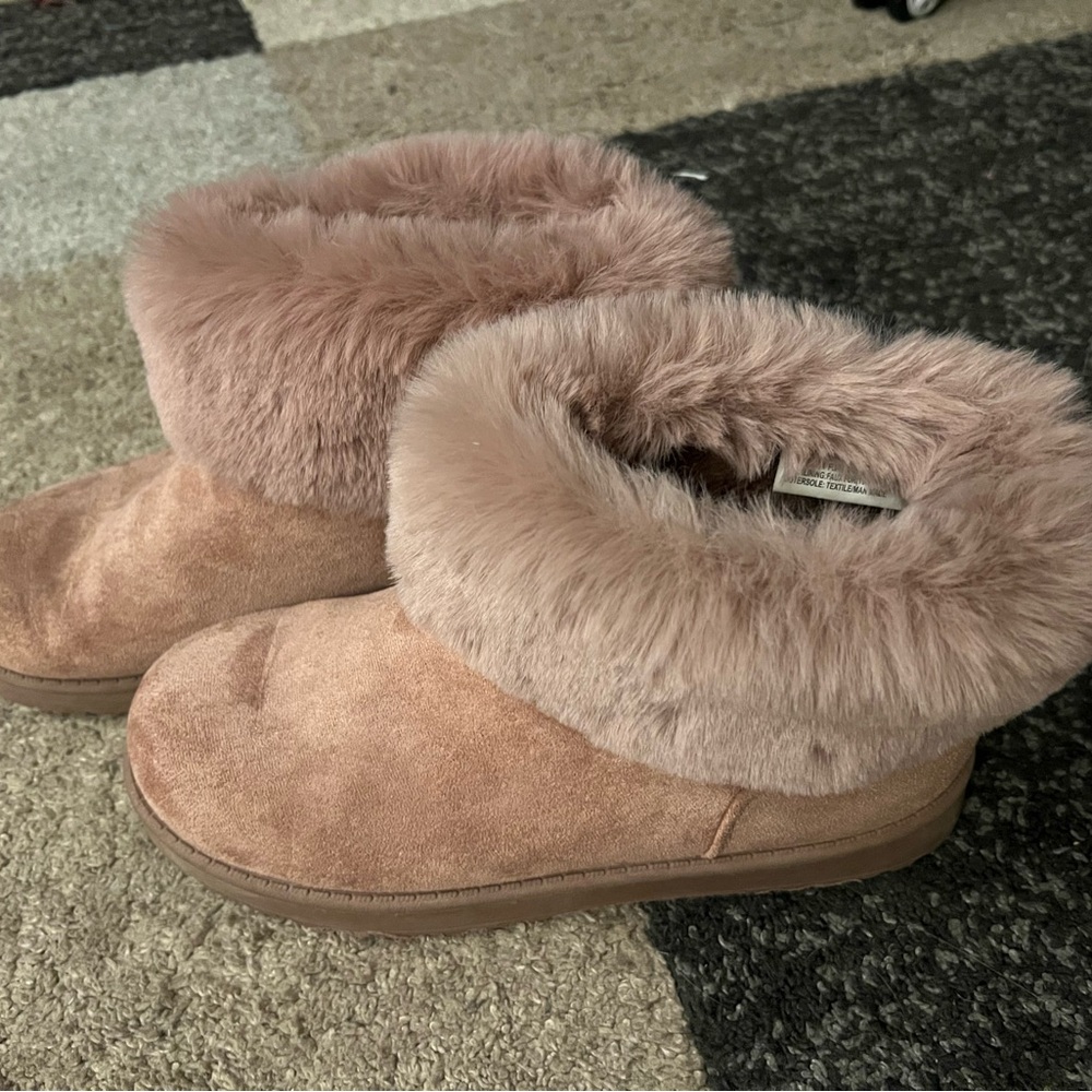 Pink suede fluffy ugg like boots